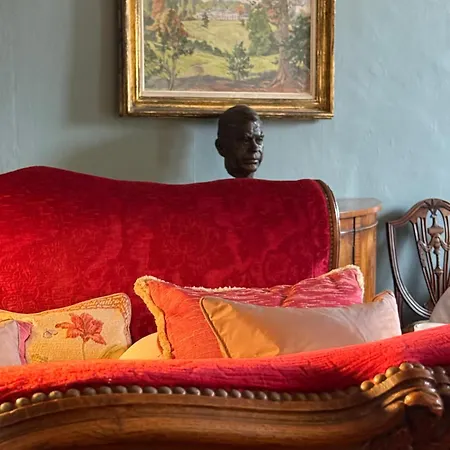 L Epernon Bed & Breakfast